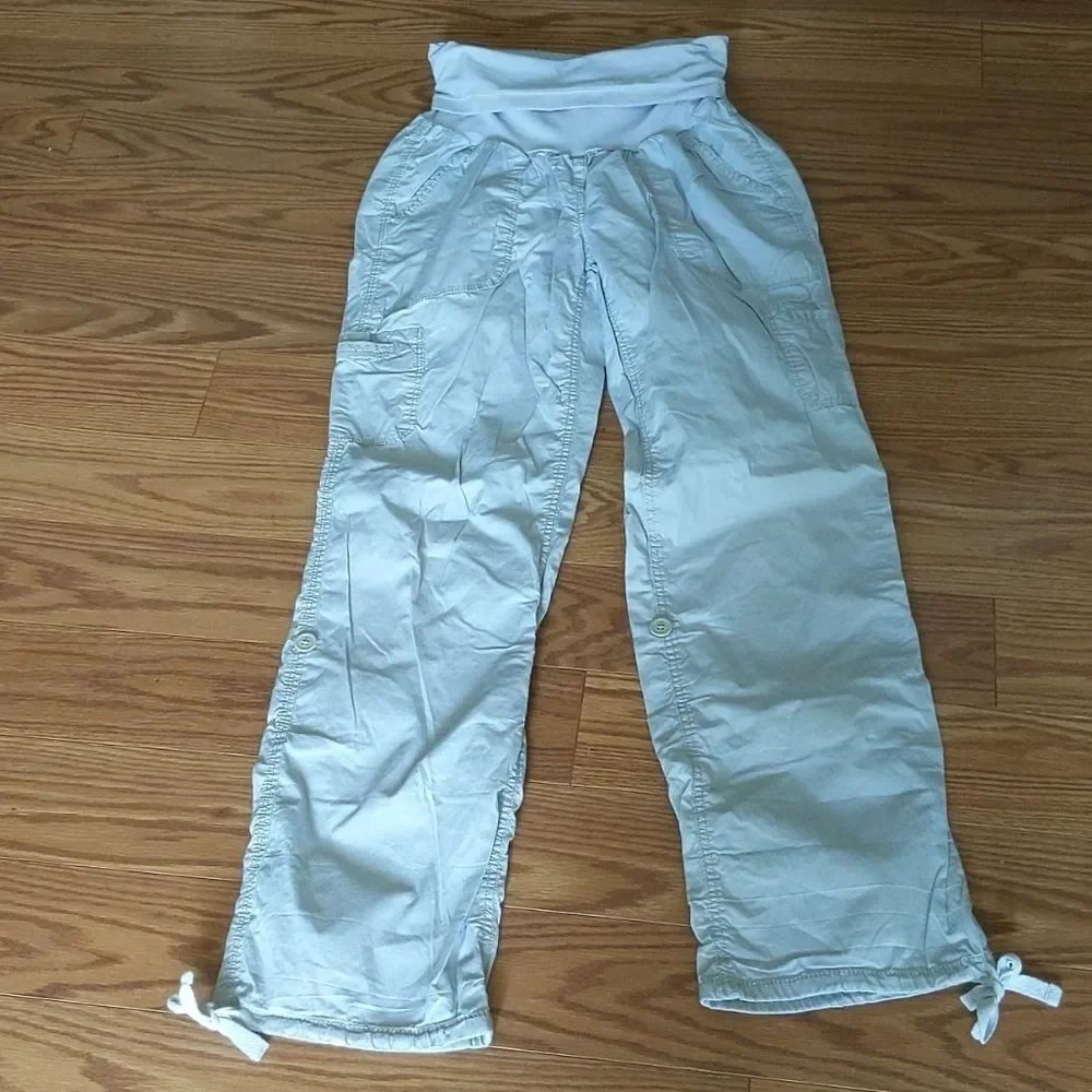 Motherhood Maternity tan cargo pants SZ M NWOT